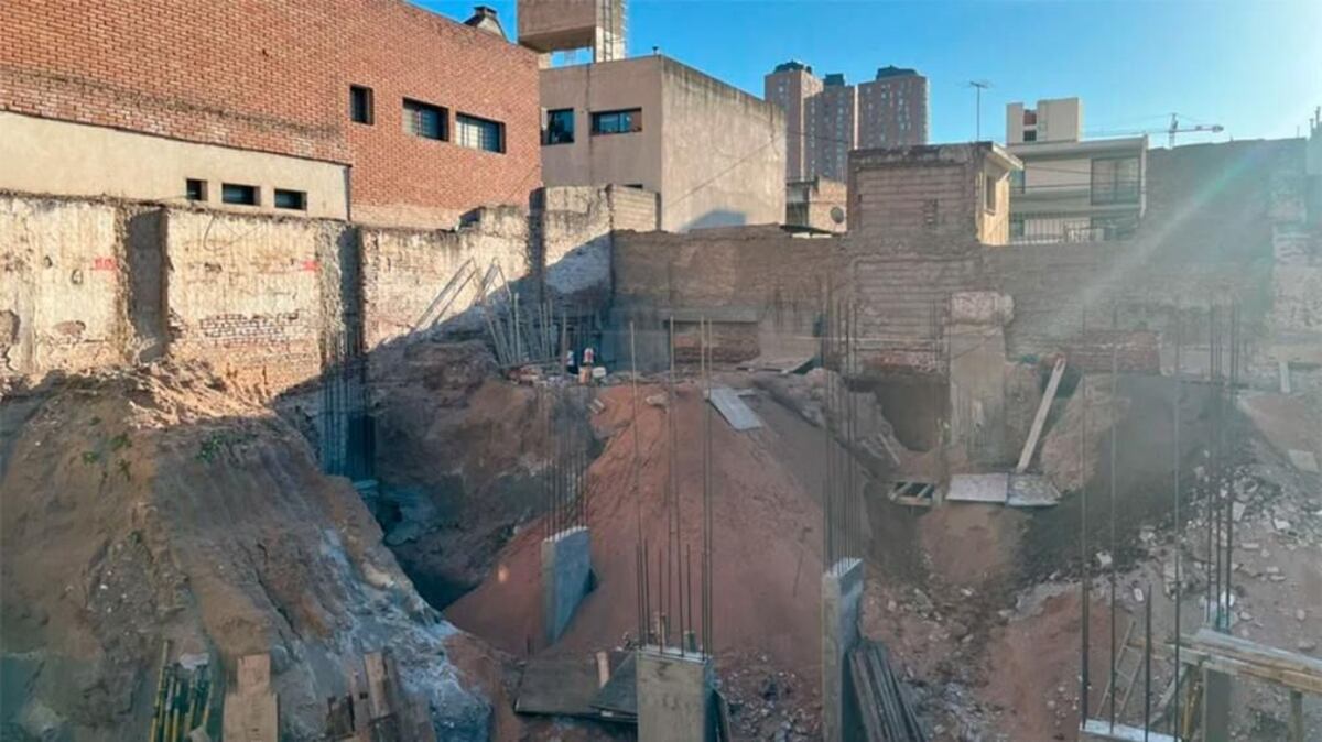 Derrumbe en Av. Marcelo T. de Alvear al 800 en el barrio de Güemes. (Policía de Córdoba).