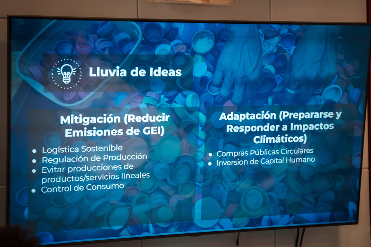 Jóvenes entregaron un documento con propuestas de acción climática para que se lleven a la COP 30 de Brasil (Gentileza CorLab)