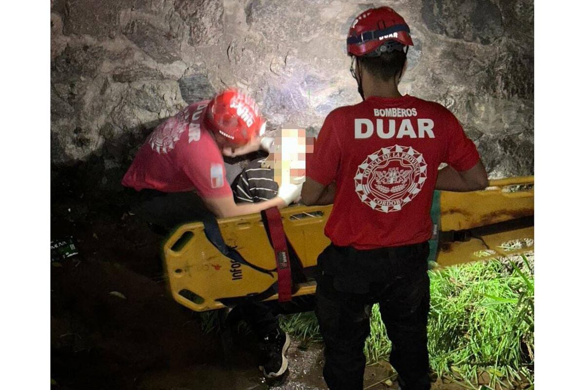 Hombre que cayó en un canal de desagüe en Calamuchita