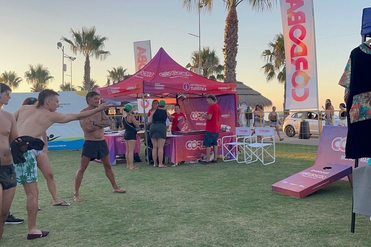 La presencia cotidiana en festivales, balnearios y espacios
públicos acompaña el recorrido de miles de turistas y reafirma el perfil cordobés.