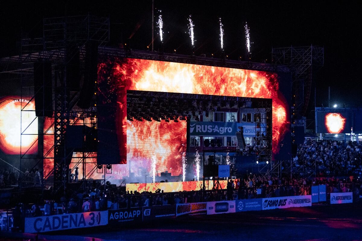 El escenario Martín Fierro, lleno de luces y pantallas, y con un sistema de sonido único en el país. (La Voz).