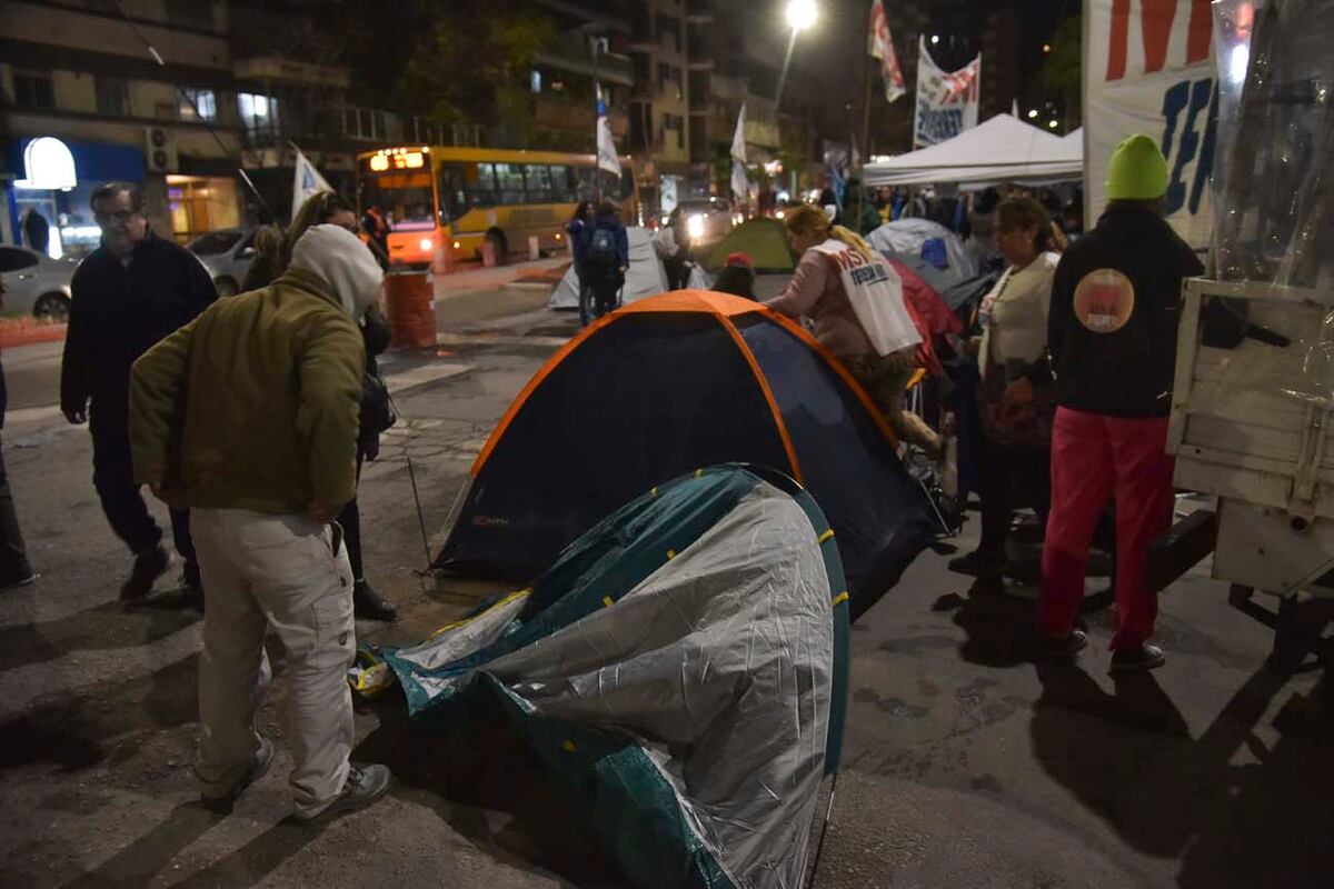 Acampe de organizaciones sociales frente a Desarrollo Social de la Nación (Facundo Luque / La Voz)