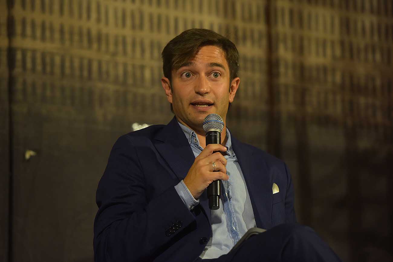 Gonzalo Fiore Viani en la charla sobre política internacional. (José Gabriel Hernández / La Voz)