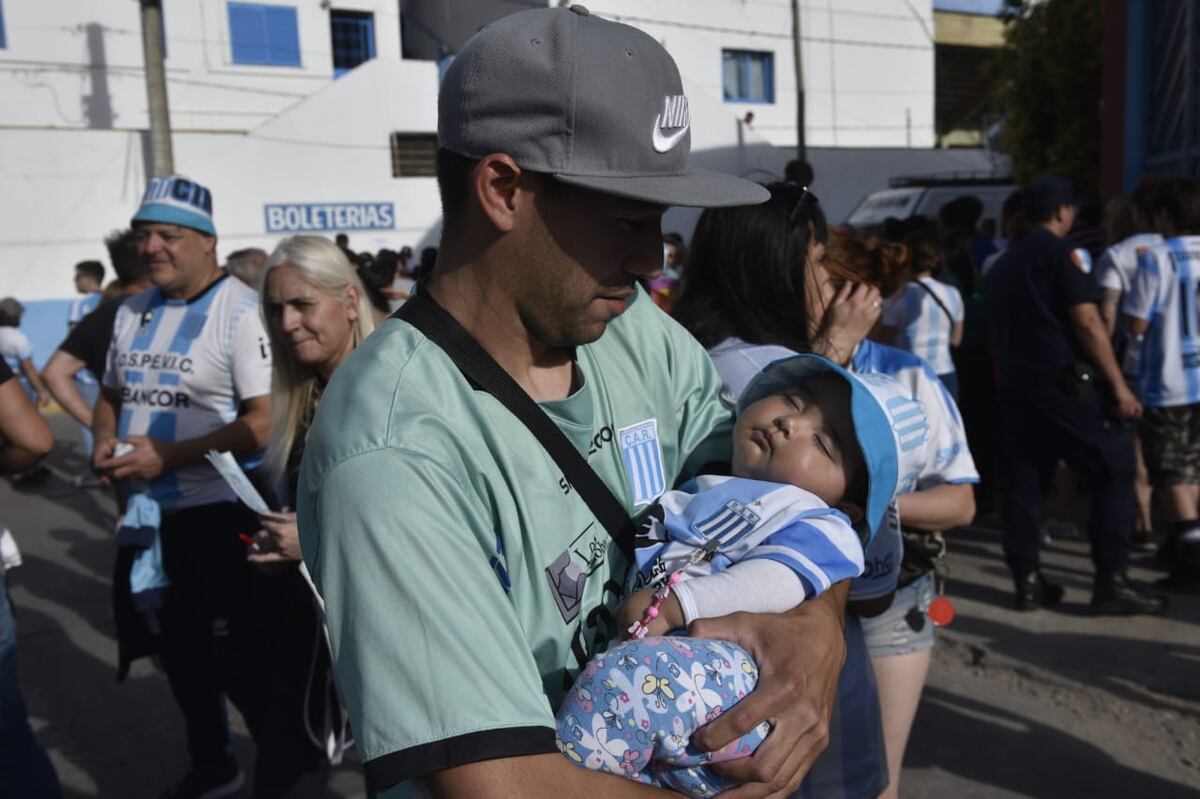 Racing contó con el apoyo de toda su gente este domingo (Foto: Ramiro Pereyra).
