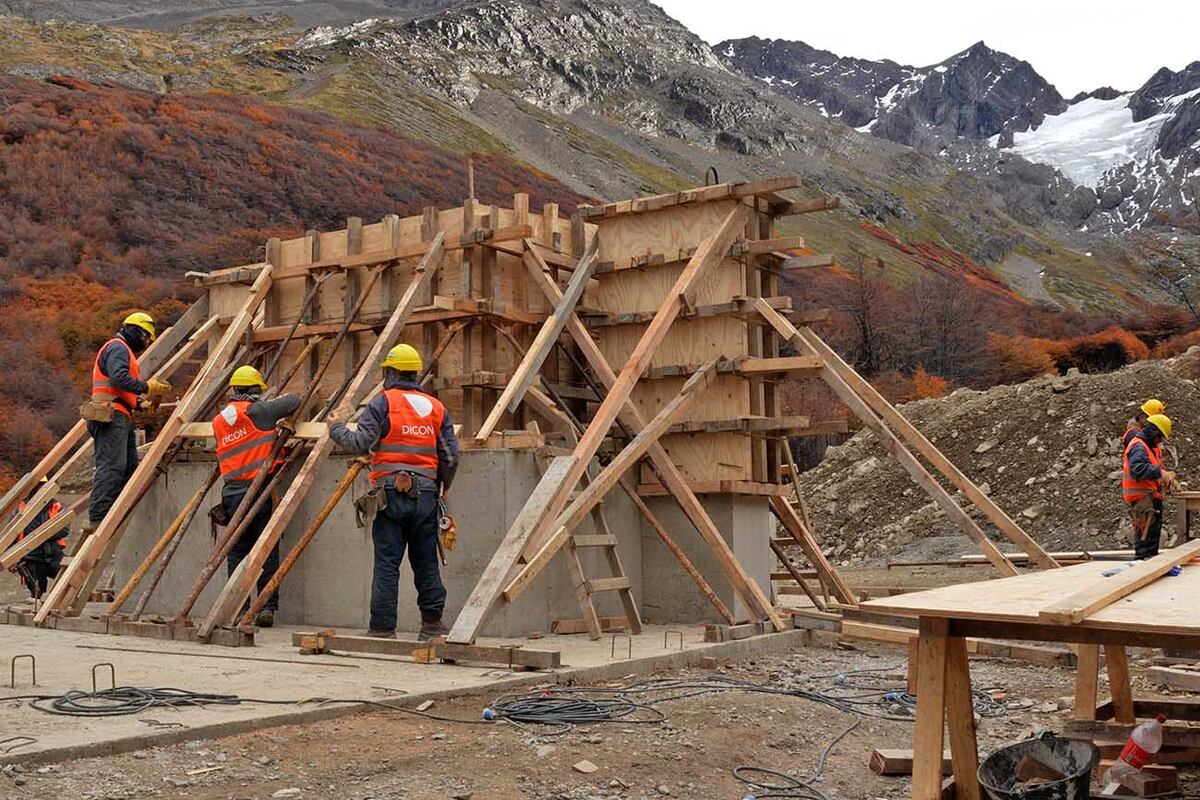 Dicon realizó cuatro bases de hormigón para columnas de telesillas más cuatro cabinas para operadores de aerosillas en Ushuaia.