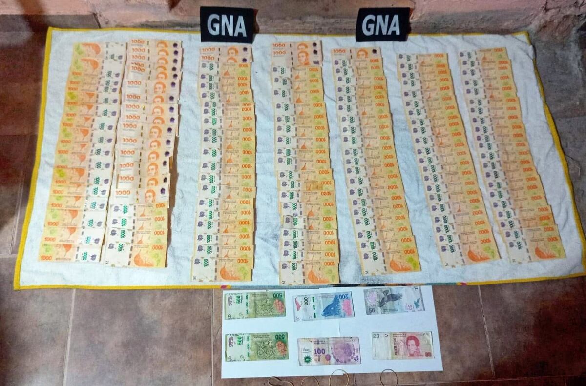 Durante el allanamiento, Gendarmería secuestró más de un millón y medio de pesos. (Gentileza: Gendarmería Nacional)