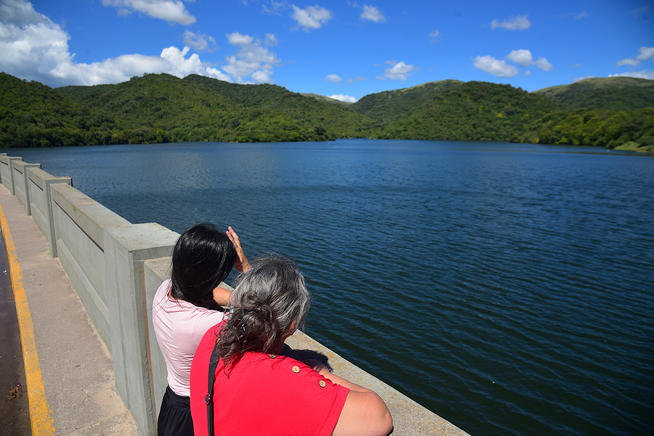 Apertura de válvulas en dique La Quebrada de Río Ceballos. (Pedro Castillo / La Voz