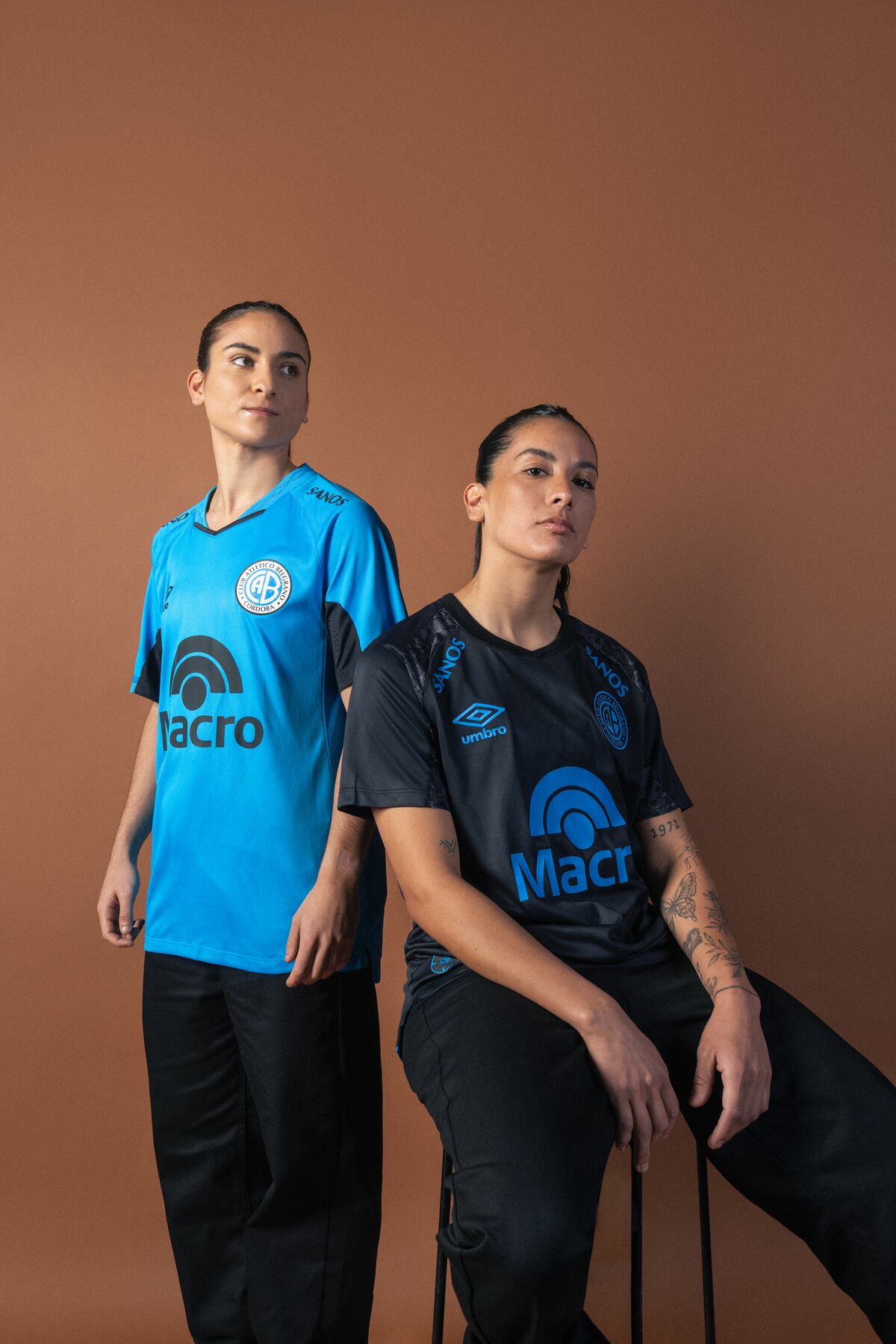 Las fotos de Belgrano con los detalles de sus nuevas remeras. (Prensa Belgrano)