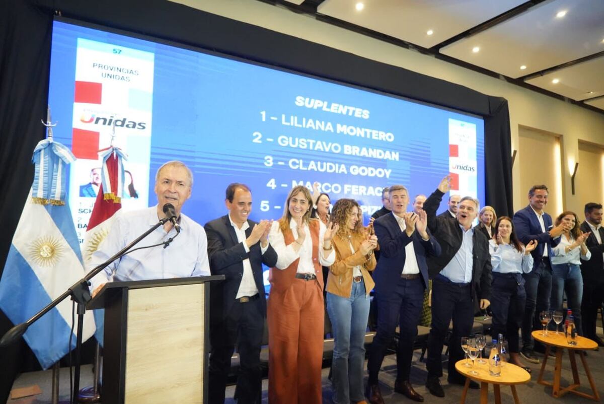 Presentación. El miércoles pasado, Juan Schiaretti se mostró ante más de 400 dirigentes peronistas. Recibió fuertes elogios del gobernador Martín Llaryora. (Prensa Provincias Unidas)
