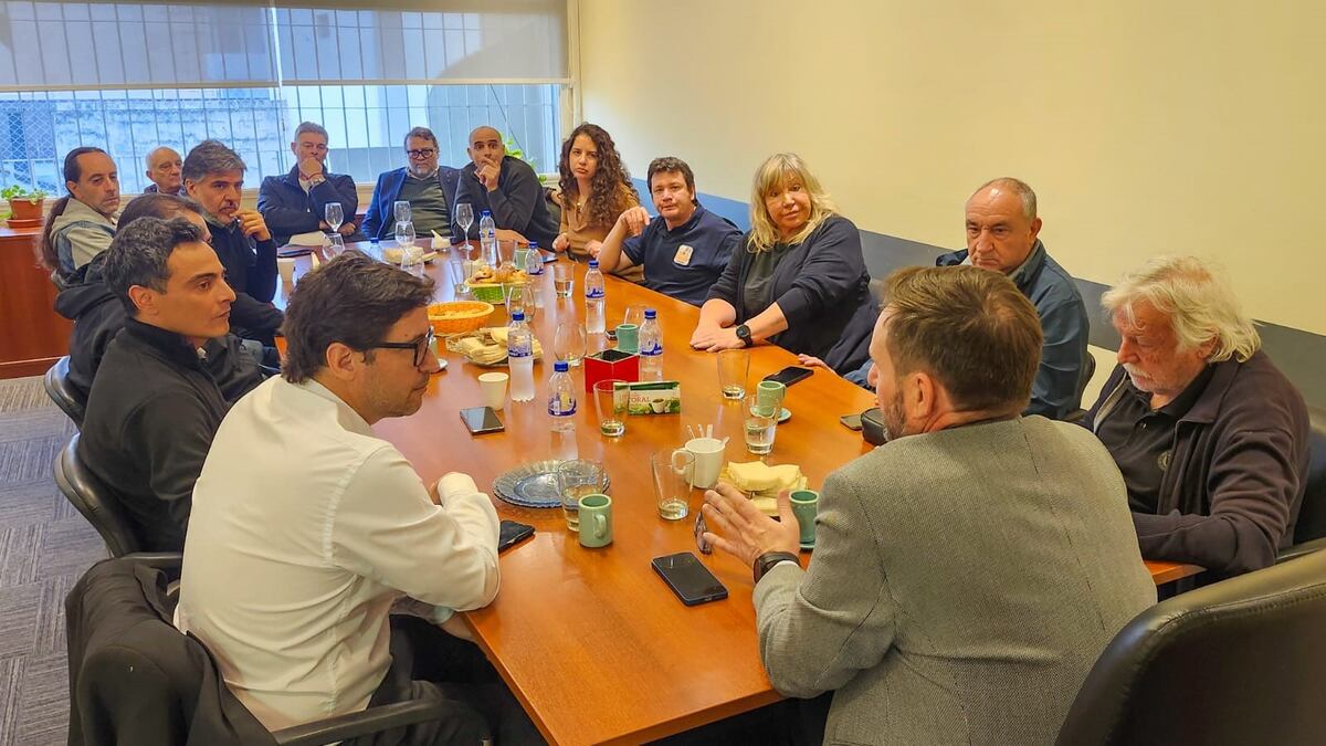 Reunión. Los referentes de los judiciales, bancarios, municipales y Luz y Fuerza acordaron movilizarse el próximo miércoles, para reclamar la eliminación de la ley de emergencia que impulsó el gobernador Martín Llaryora.