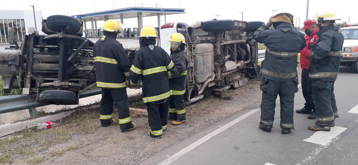 El accidente ocurrió sobre la E-53, en cercanías de Mendiolaza. (Defensa Civil Unquillo)