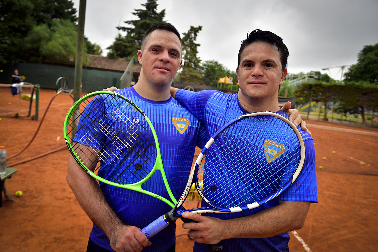 Juan Ignacio Alarcón y Nicolás Argüello, representantes en tenis en Turquía. (José Gabriel Hernández / La Voz)