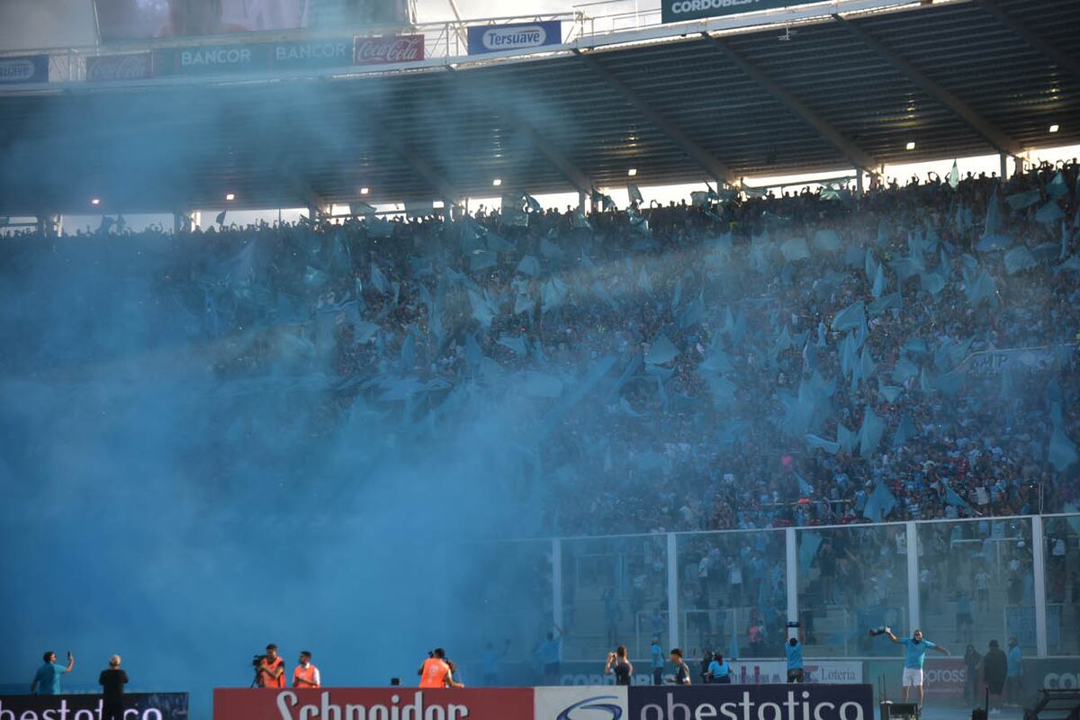 Belgrano vs River en el estadio Kempes, recibimiento del equipo (Facundo Luque / La Voz)