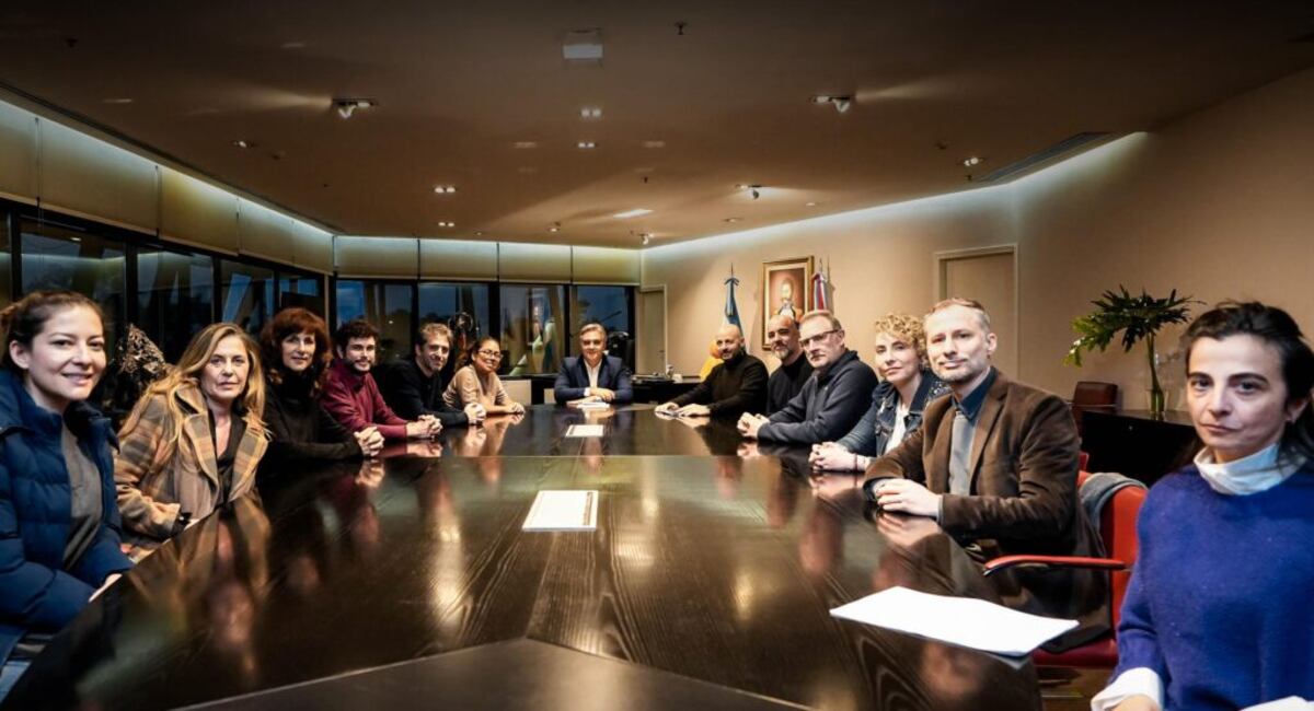 Los principales referentes del Coloquio Apac 2025 se reunieron con el gobernador Martín Llaryora, con quien analizaron las políticas que implementa la Provincia para el sector. (Gentileza Apac)