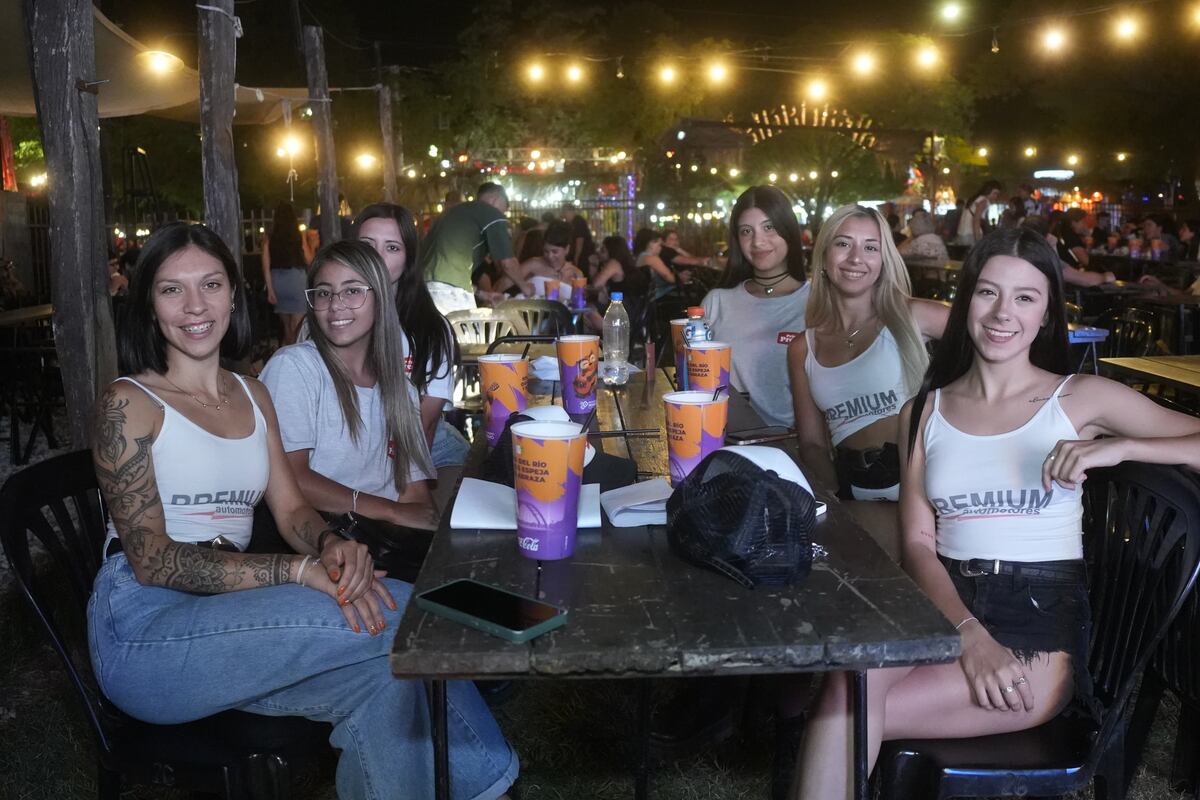 La Costanera se llena de baile, arte, gastronomía y el trabajo de emprendedores