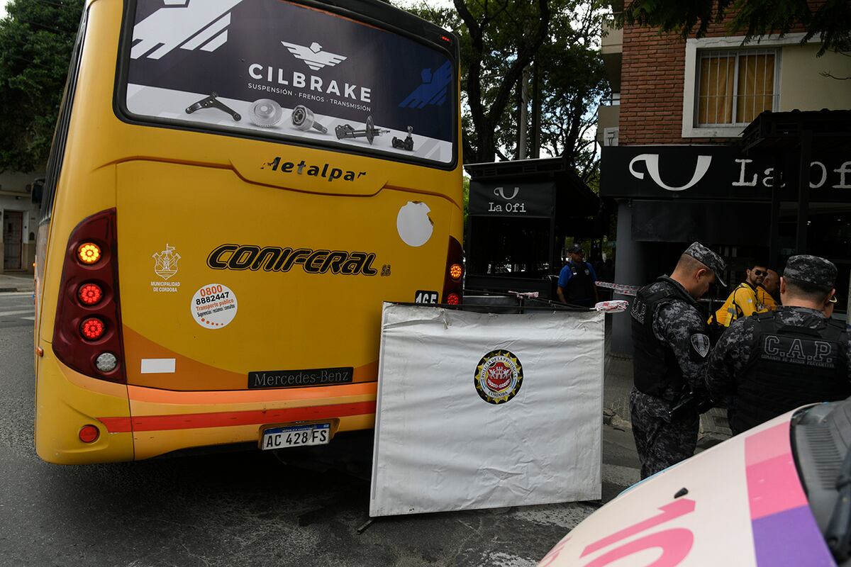 Víctima. Un joven ciclista murió en abril al ser atropellado por un colectivo en Córdoba. (Ramiro Pereyra / La Voz)