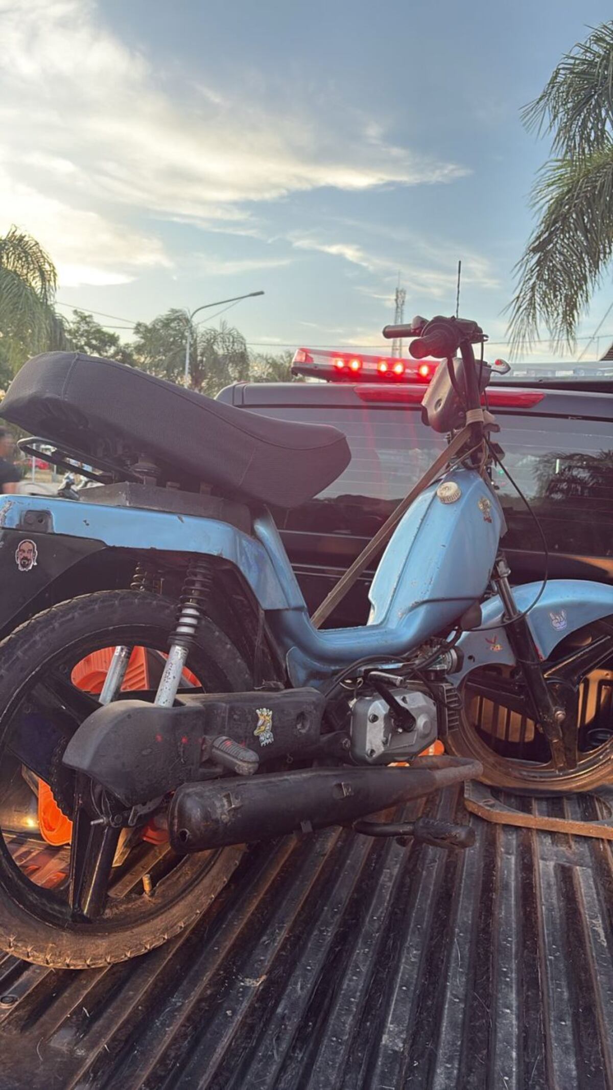 Operativo. Los efectivos incautaron la motocicleta en la que se trasladaba el sujeto. (MPF)