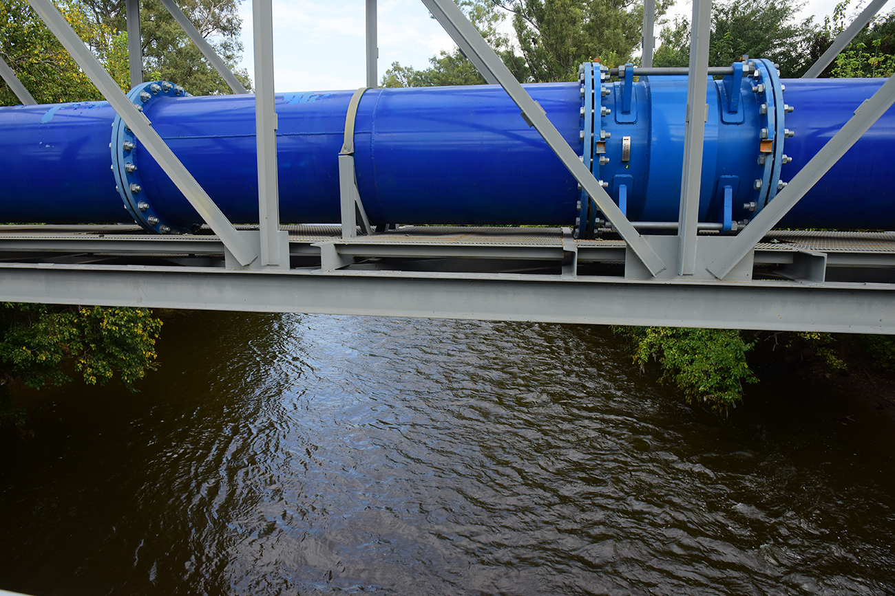 La obra de Aguas Cordobesas sobre el río. (José Gabriel Hernández / La Voz)