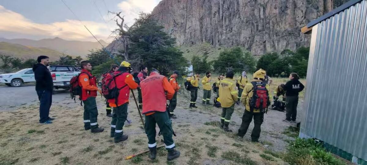 Alerta en Santa Cruz: se registra un incendio forestal en el Cerro Huemul, cerca de El Chaltén. (Foto: gentileza La Nación)