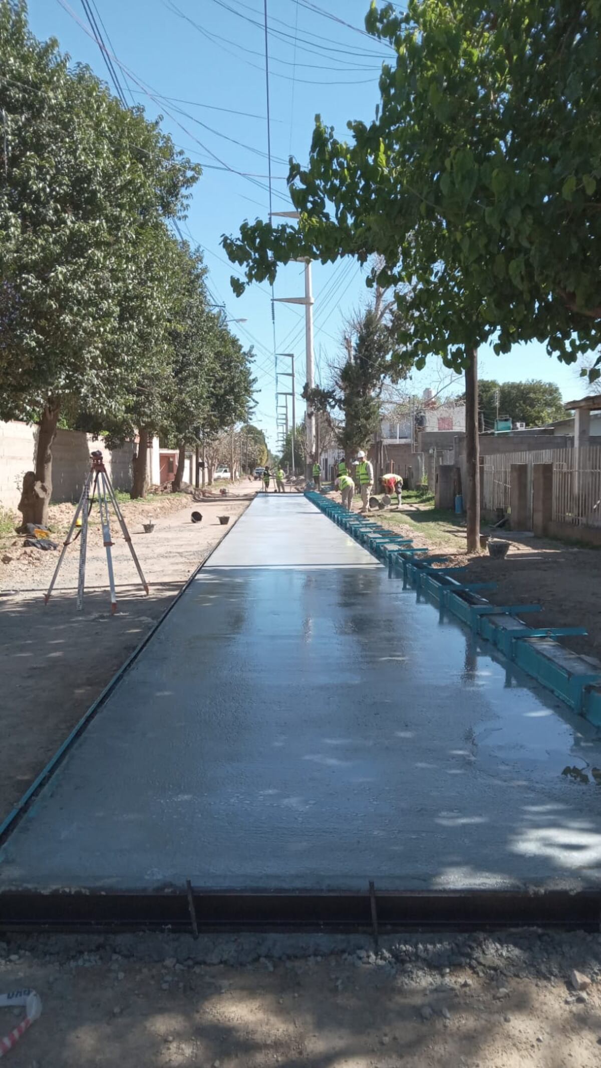 Obras municipales de asfalto de calles, en marcha, en barrio Parque Liceo Tercera Seccion (Municipalidad).