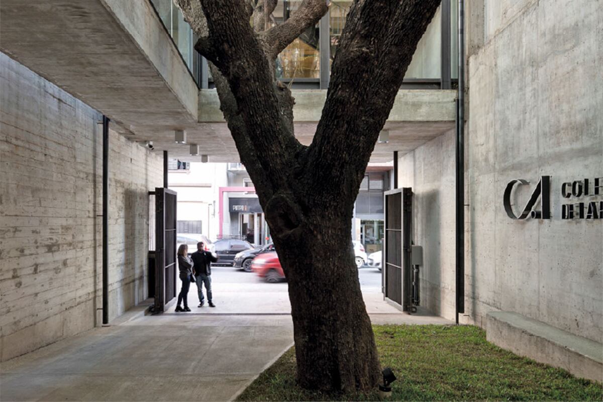 Sede del CAPC, obra de los arquitectos Adolfo Mondejar, Pablo Mondejar y Dolores Gómez Macedo.