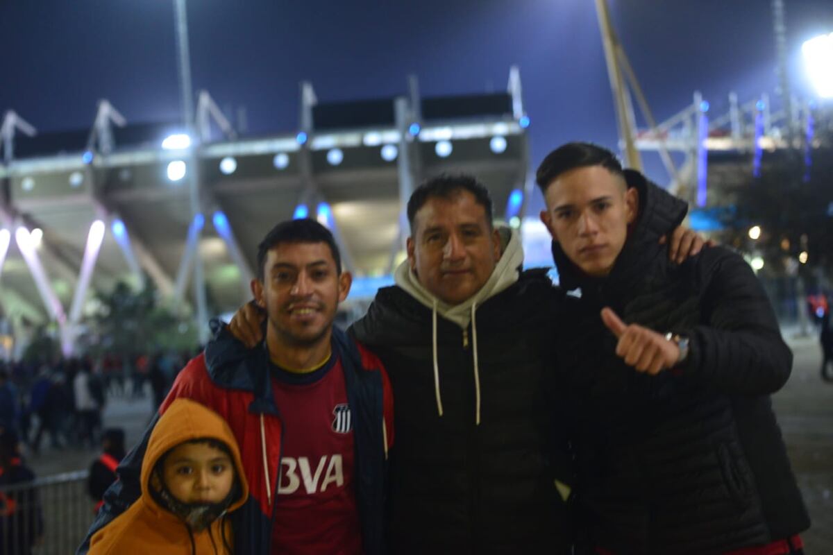Las y los Cara 'e Cancha de Talleres en la previa del partido con Vélez por la Copa Libertadores. (Facundo Luque y Javier Ferreyra)