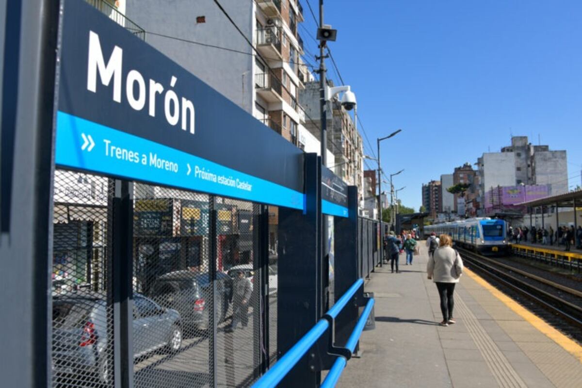 Cuál es la estación del Tren Sarmiento que tendrá andenes provisorios por dos años.
