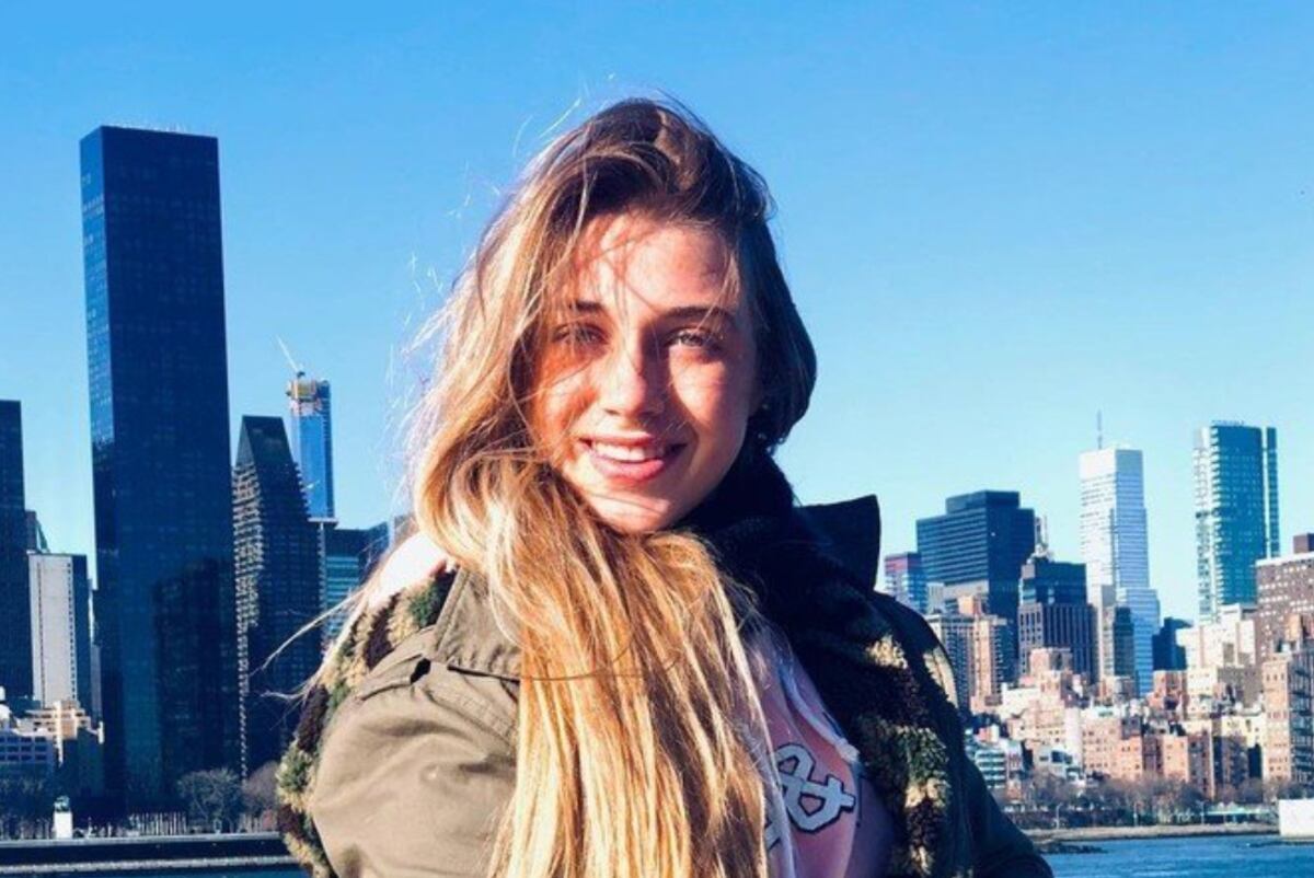 Serena Muñoz (17). La joven manejaba el vehículo que impactó contra un árbol.