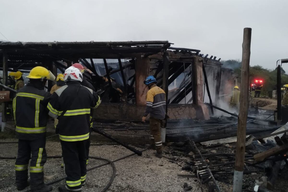 Se investigan las causas que dieron inicio a las llamas. (Foto: gentileza Lucas Combina)