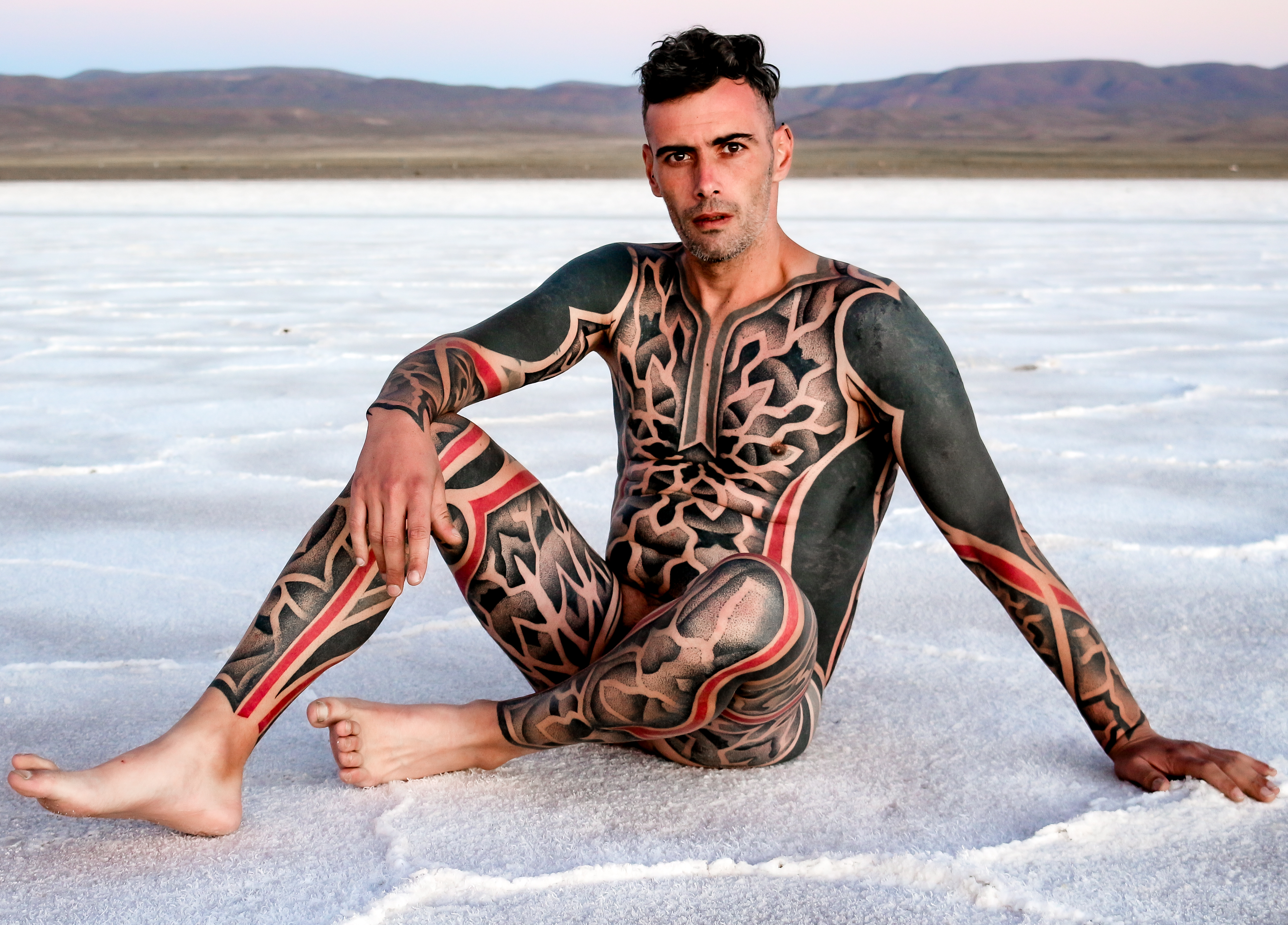 Saúl se tatuó el cuerpo completo con diseños del cordobés Diego Juarez  (Gentileza)