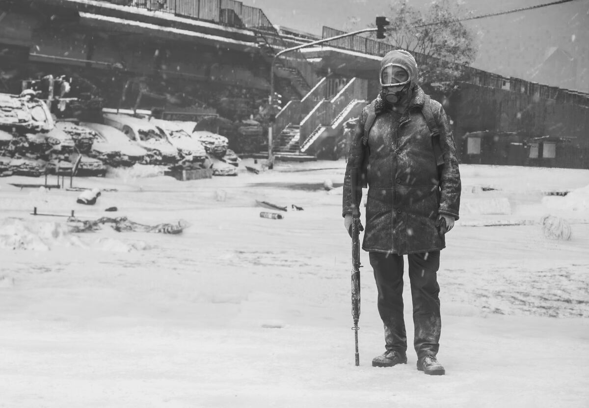 Juan Salvo en medio de una Buenos Aires nevada y asediada. (Gentileza Mariano Landet / Netflix).