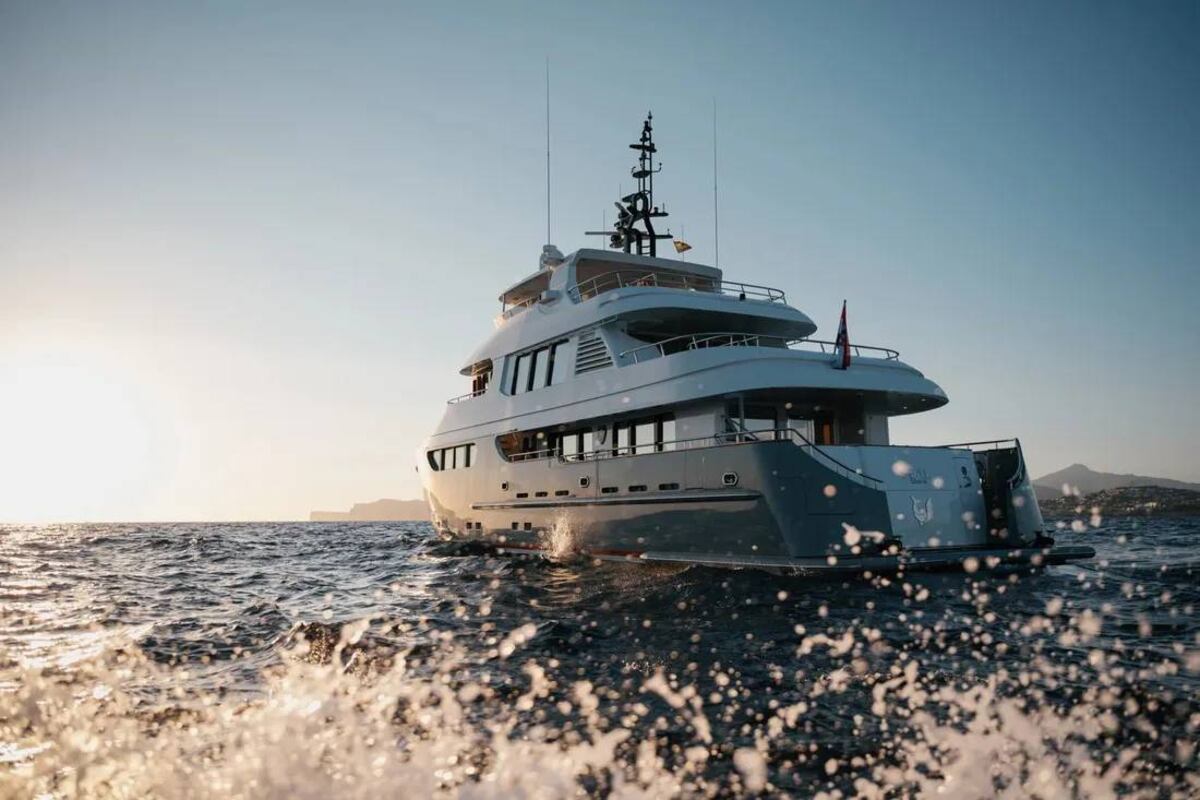 "Bandido 90", el lujoso yate que alquiló Martín Insaurralde durante sus vacaciones en Marbella. (Foto: Marbella Boat Charter)