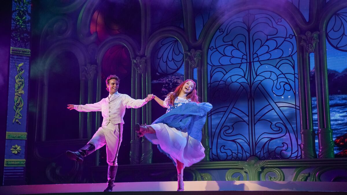 Pablo Turturiello como Eric y Albana Fuentes como Ariel. (Foto: Prensa)