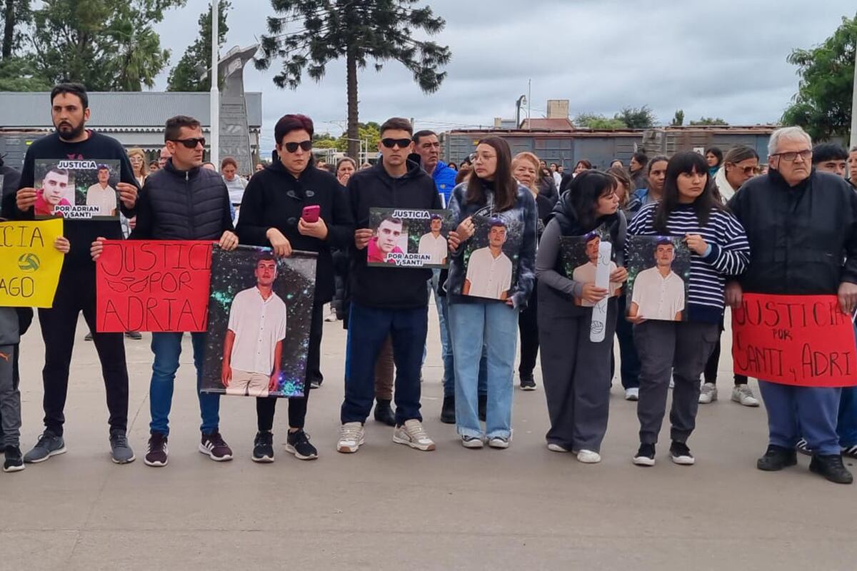 Río Primero. Vecinos y familiares reclaman justicia por la muerte de dos operarios en una fábrica de dulce de leche de Córdoba. (Gentileza Diario del Pueblo)