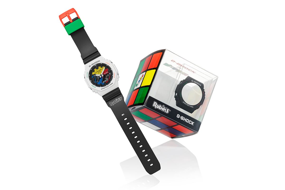 El modelo de G-Shock con su pack característico.