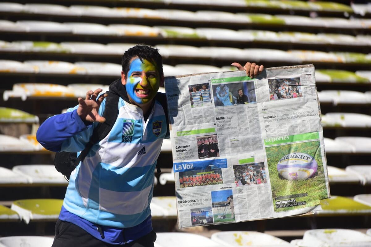 Los Pumas en el entrenamiento abierto en el Kempes. (José Gabriel Hernández / La Voz).