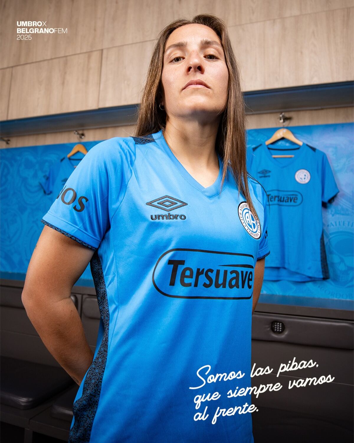 El equipo femenino de Belgrano presentó su nueva camiseta Umbro y confirmó la continuidad del patrocinio de Bergallo y Pastrone hasta 2026. (Prensa Belgrano)