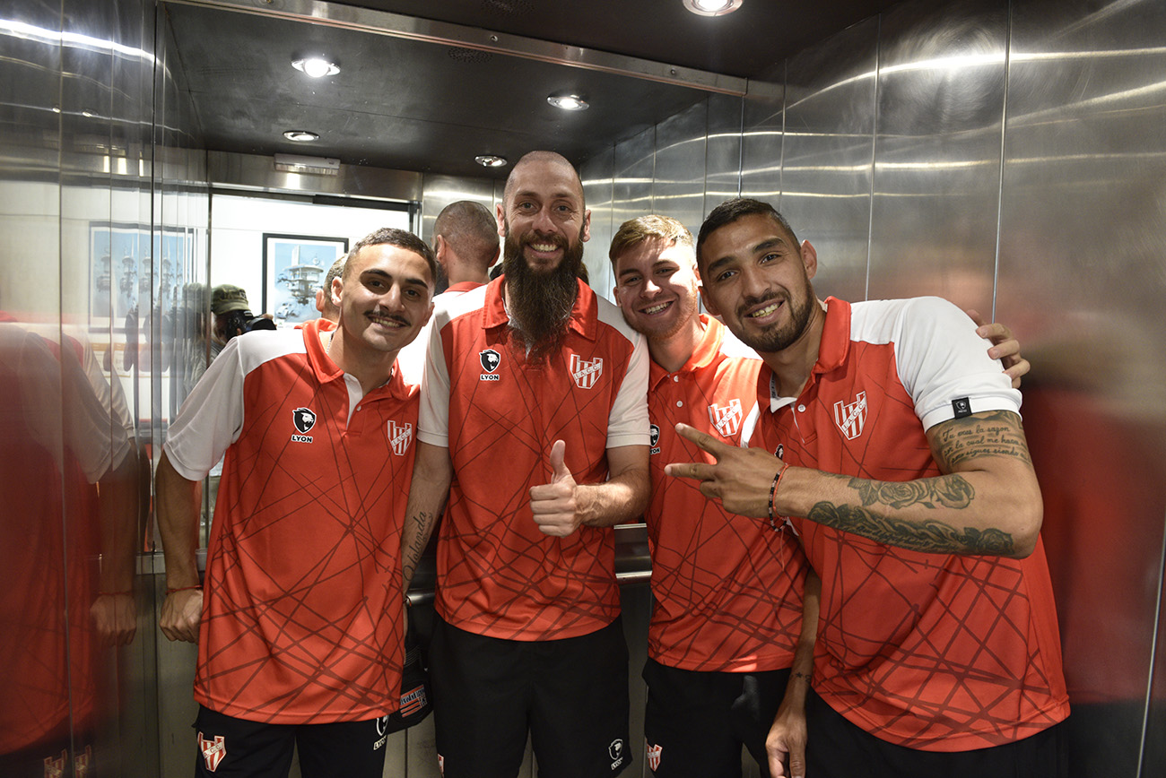 Brindis del plantel de Instituto en la Sede de La Voz por el ascenso ( Ramiro Pereyra / La Voz)