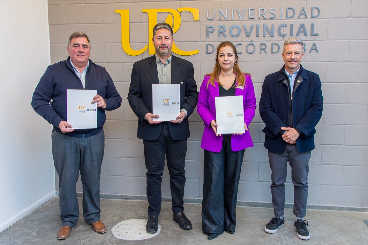 Daniel Gallardo, rector del Instituto de Educación Superior del Valle de Uco  (Iesvu), Rodrigo Pérez Catón, vicerrector del Iesvu y Julia Oliva Cúneo, rectora de la UPC.