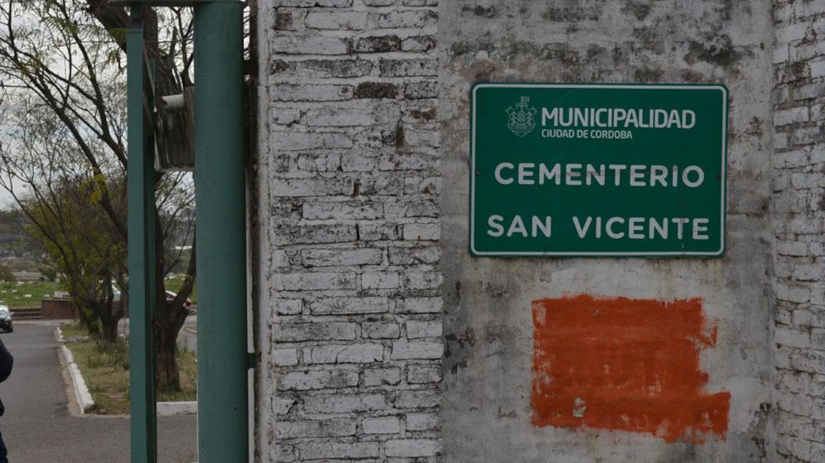 Cementerio San Vicente, en Córdoba. Los reclamos por hechos de vandalismo y hurtos aumentron en los últimos años. (Raimundo Viñuelas/Archivo).