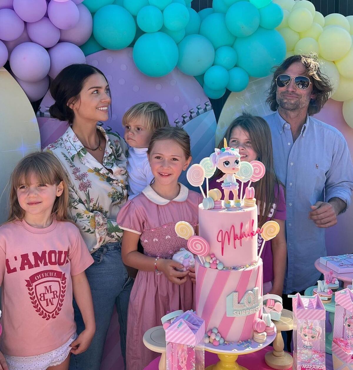 Zaira junto a Jakob en el cumpleaños de Malaika.