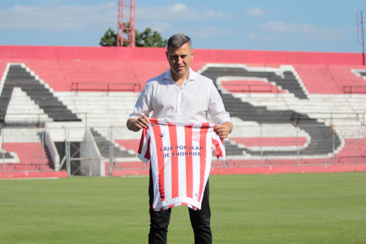 El DT cordobés Diego Flores, cuando fue presentado por San Martín de Tucumán. (Prensa San Martín).
