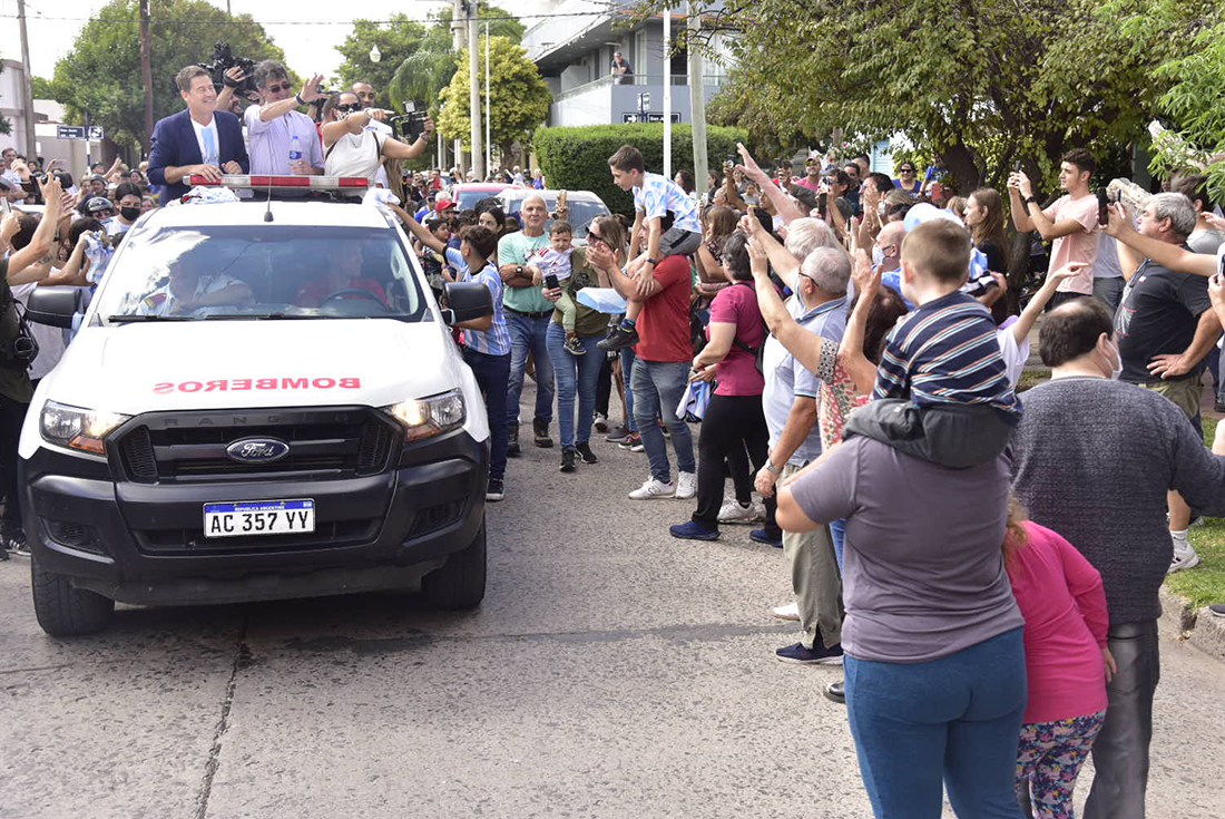 Caravana en homenaje a Mario Alberto Kempes en Bell Ville
