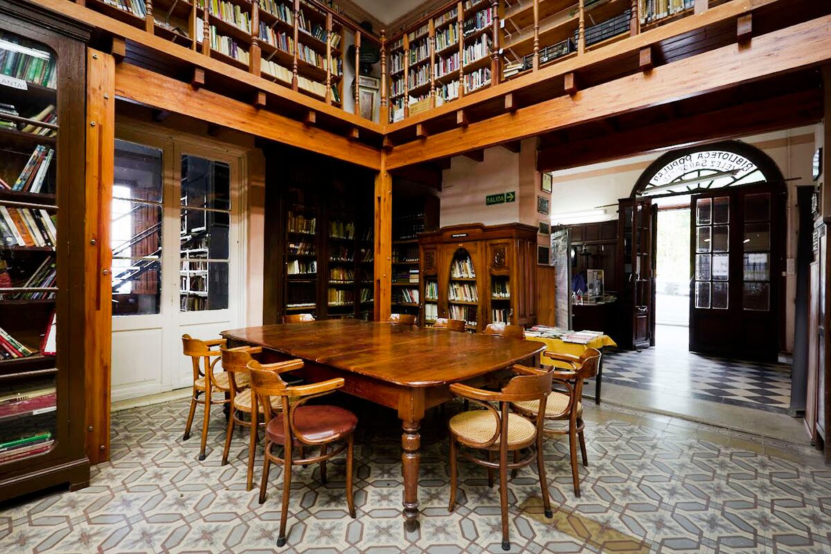 Biblioteca Popular Vélez Sarsfield.