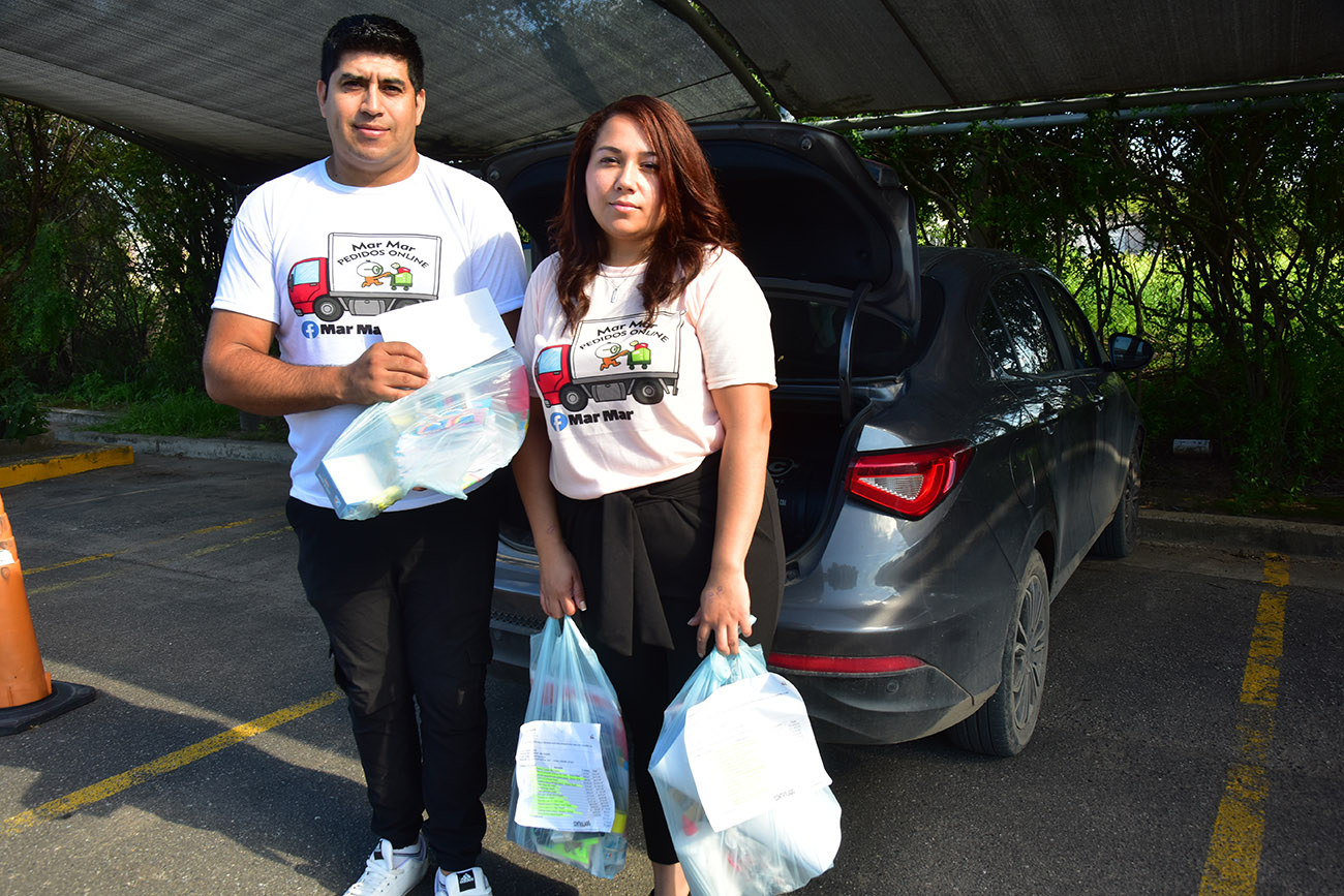 Marcos y Florencia relataron que las compras de útiles escolares se adelantaron con respecto a otros años, se vende desde las Fiestas. (Ramiro Pereyra /La Voz)