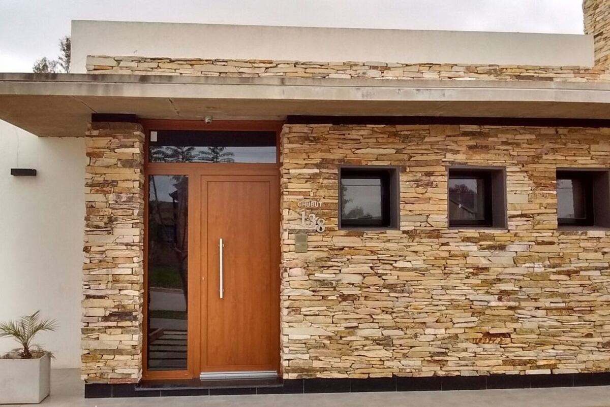 Aberturas en pvc símil madera - @pinterest. / Ferrocons