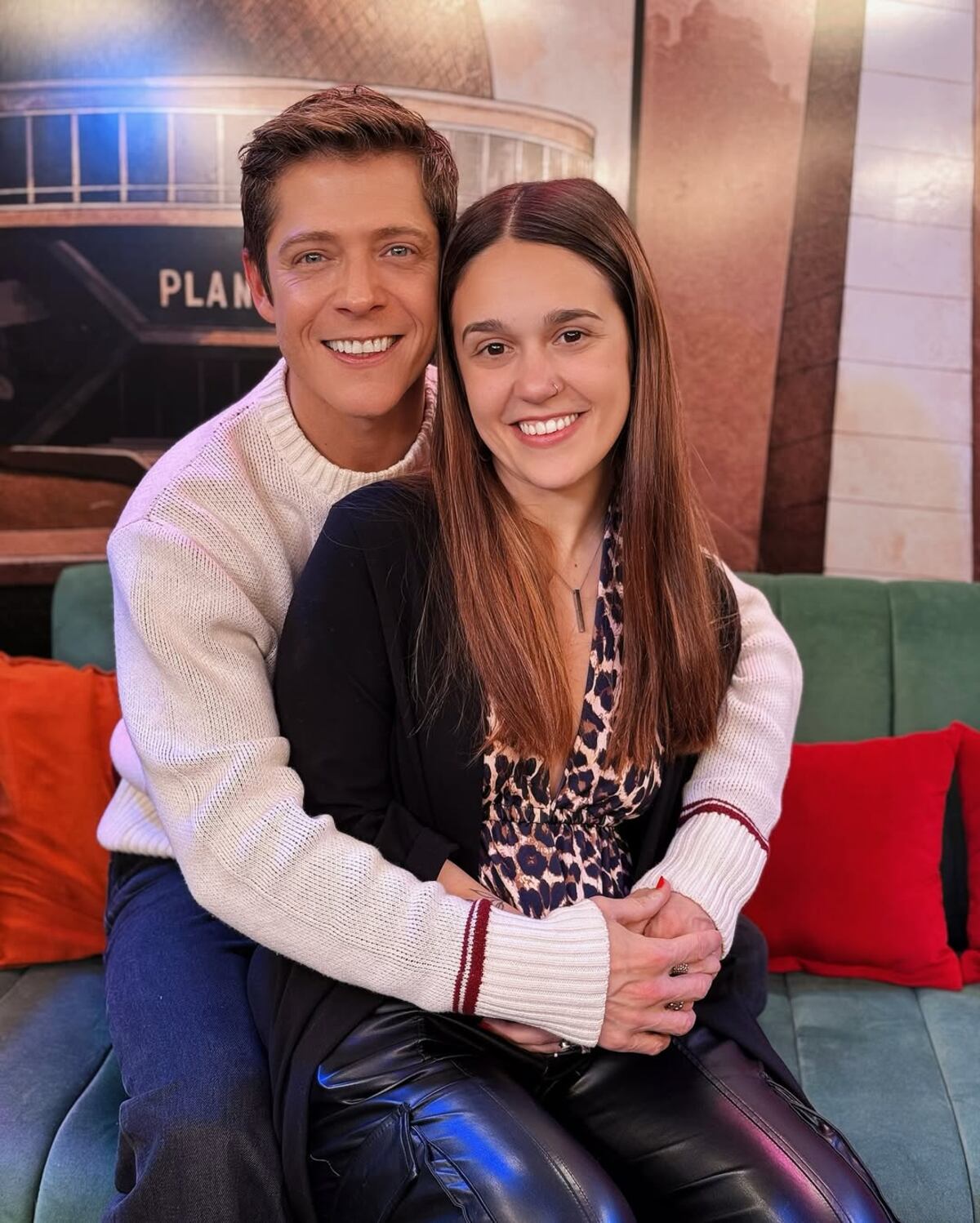 La ex Chiquititas y Casi Ángeles se reencontró con Gastón Dalmau en vivo.