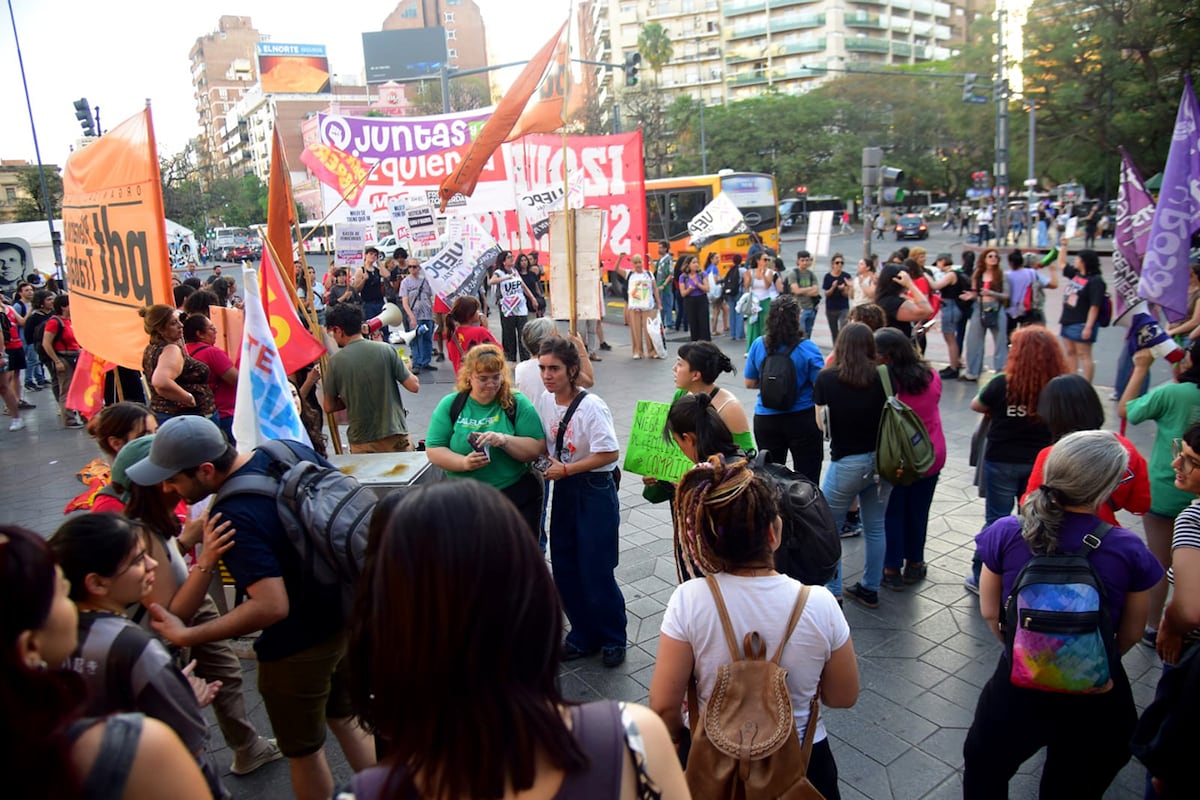 La Asamblea Ni Una Menos Córdoba marcha pidiendo justicia por Luna Giardina y su madre, Mariel Zamudio, asesinadas el 11 de octubre. (Javier Ferreyra / La Voz)