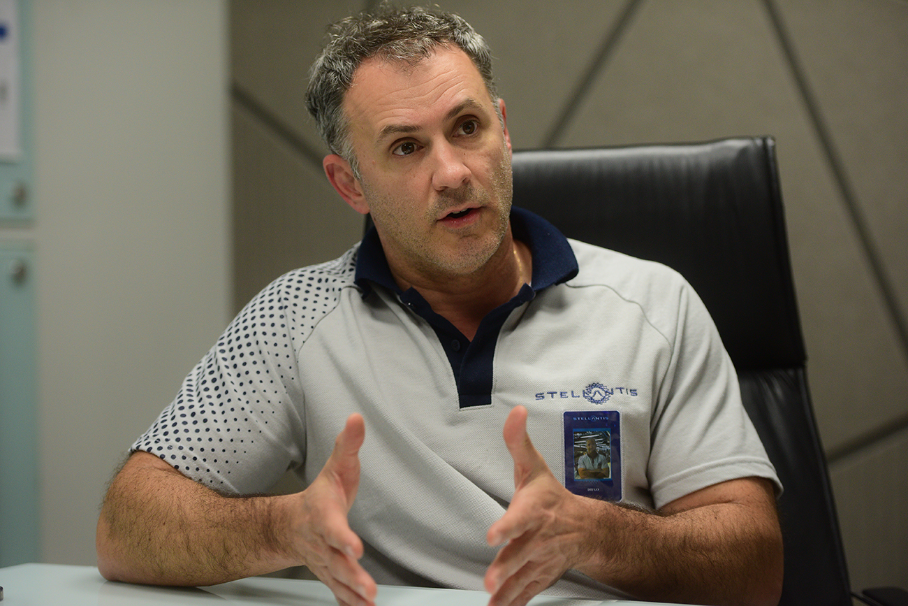 Diego Vicente asegura que la robótica no destruye empleos, sino que genera nuevos puestos. (José Gabriel Hernández / La Voz)