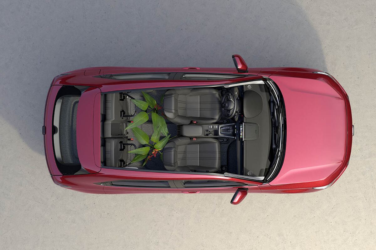 Sigue con el motor 1.5 litros de 121 CV y 145 Nm, combinado con caja automática de variador continuo (CVT con siete marchas simuladas).